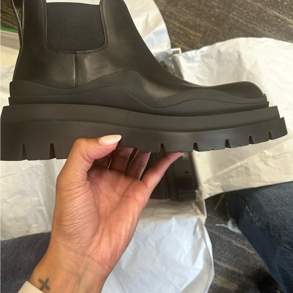 Bottega Veneta Tire Ankle Chelsea boot - Picture 3 of 7